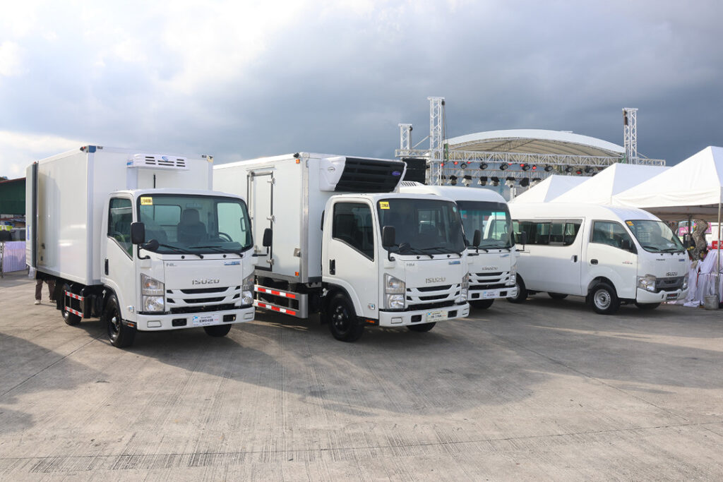 2025 Oct 10 600 am ISUZU 2 TNPH