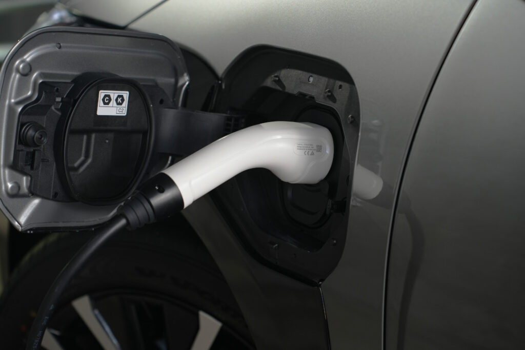 2025 Dec 13 600 am TOYOTA 6 TNPH