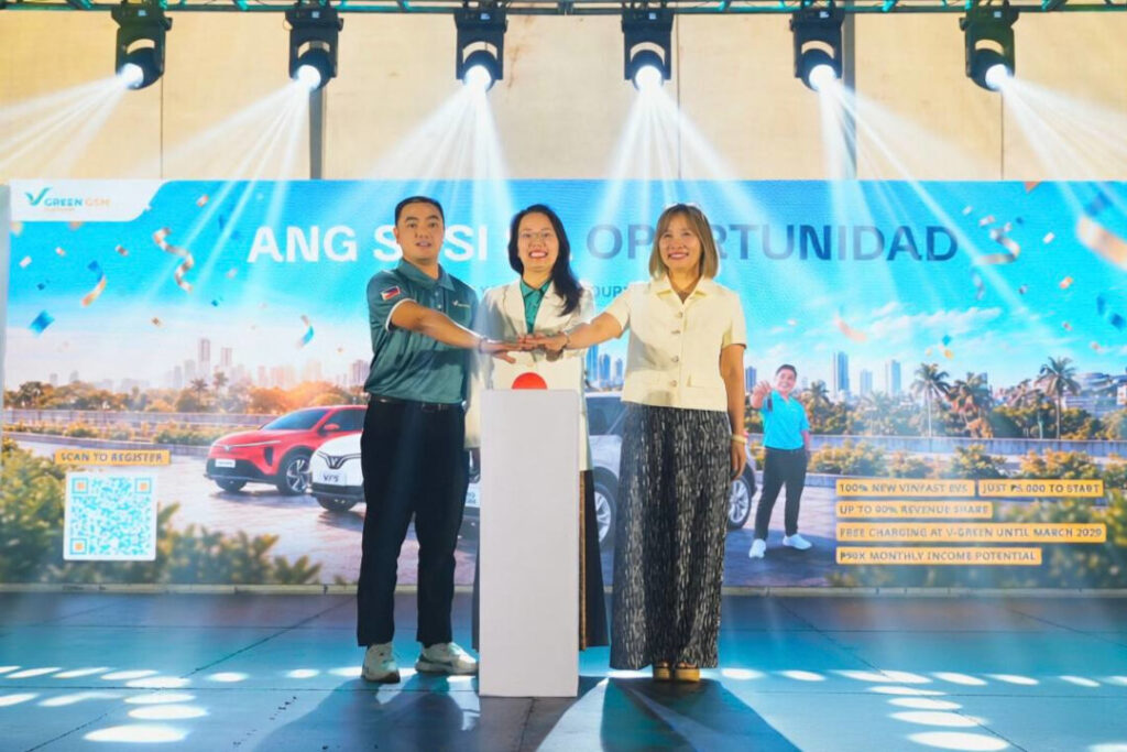 Three executives in blue shirts stand on a stage with the text "ANG SOSI OPPORTUNIDAD" during the Green GSM Philippines official driver partner program launch event.