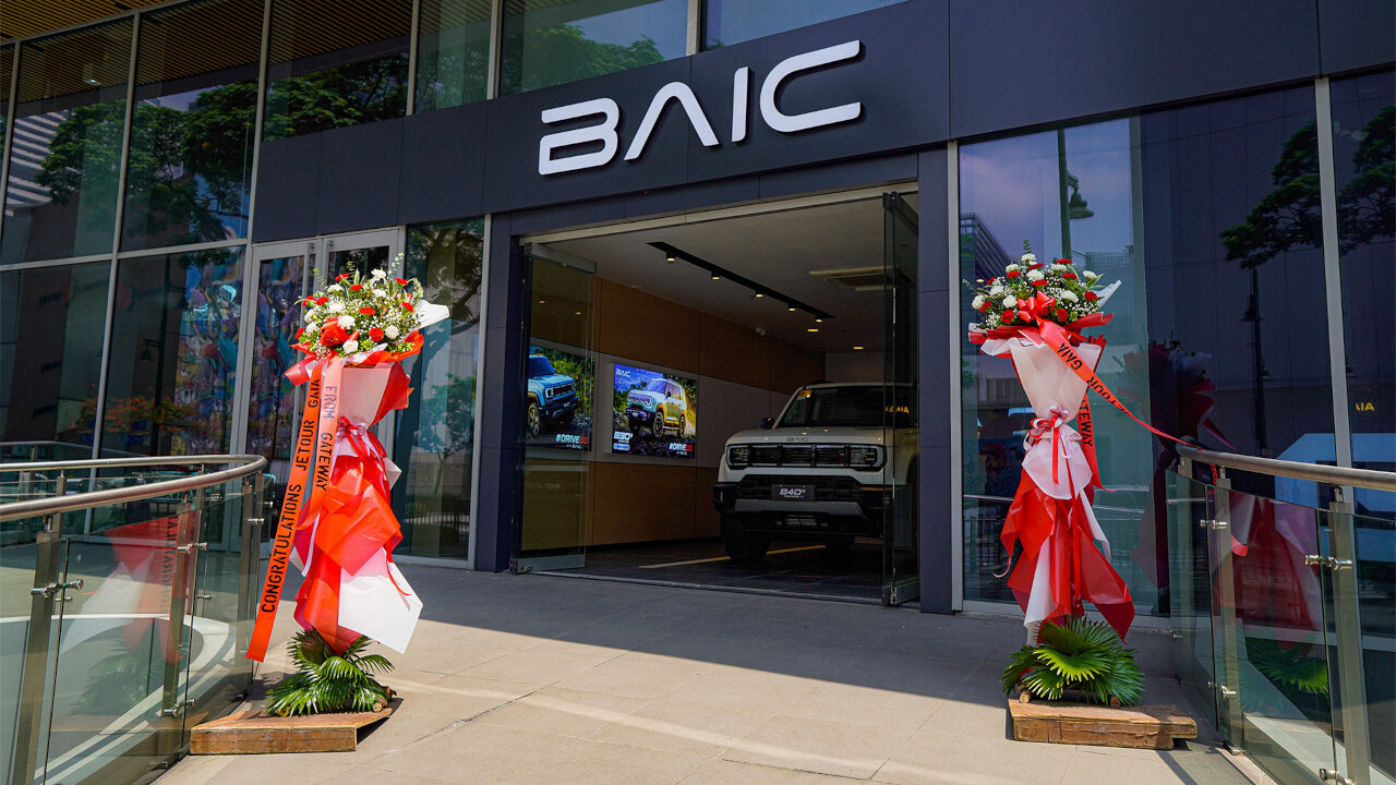 Close-up wide shot of UAAGI and Gateway Motors executives cutting the ribbon together at the BAIC BGC launch event.