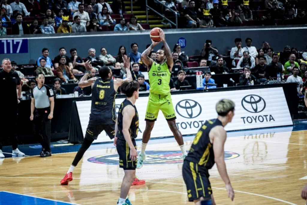 Levanga Hokkaido forward Gary Clark taking a shot during the intense action of the Toyota PH B.LEAGUE Manila Games.