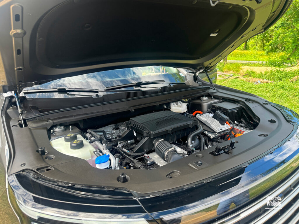 "Our PHEV test unit combines an 18.4 kWh CATL battery, a 1.5L Turbo engine, and a Dedicated Hybrid Transmission (DHT)."