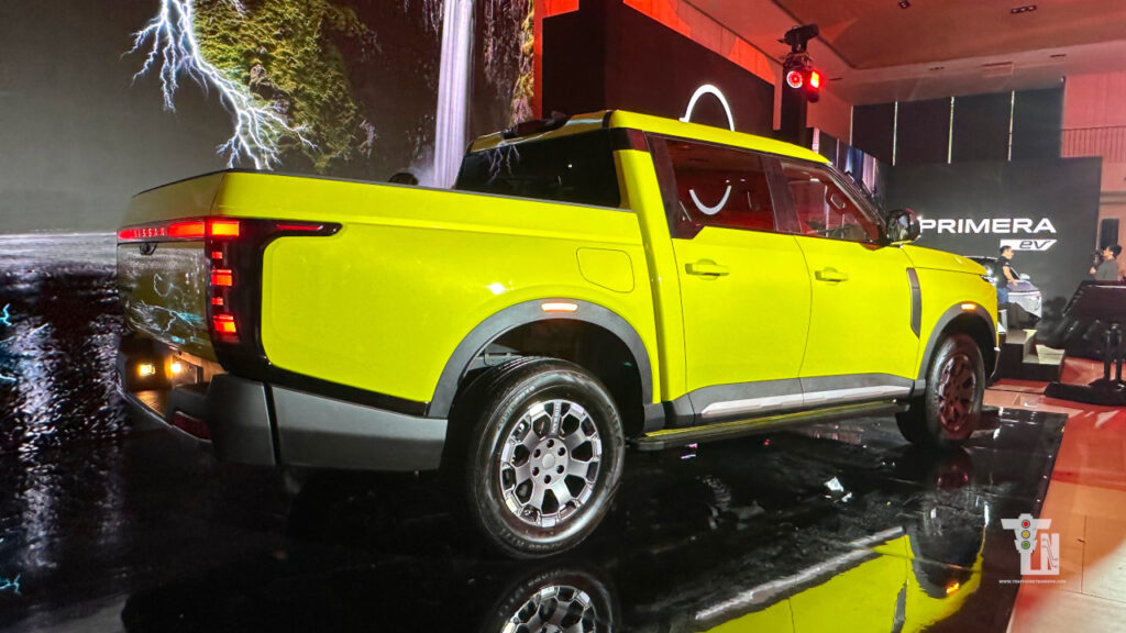 Side profile shot of the all-new Nissan Navara Pro PHEV highlighting its long wheelbase, bold wheel arches, and aerodynamic cab design